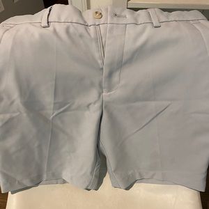 Boy’s Peter Millar shorts, size XL. In great condition!